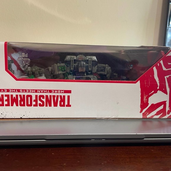 TRANSFORMERS WAR FOR CYBERTRON TRILOGY NETFLIX DECEPTICON SPARKLESS SEEKER NEW - Picture 6 of 8